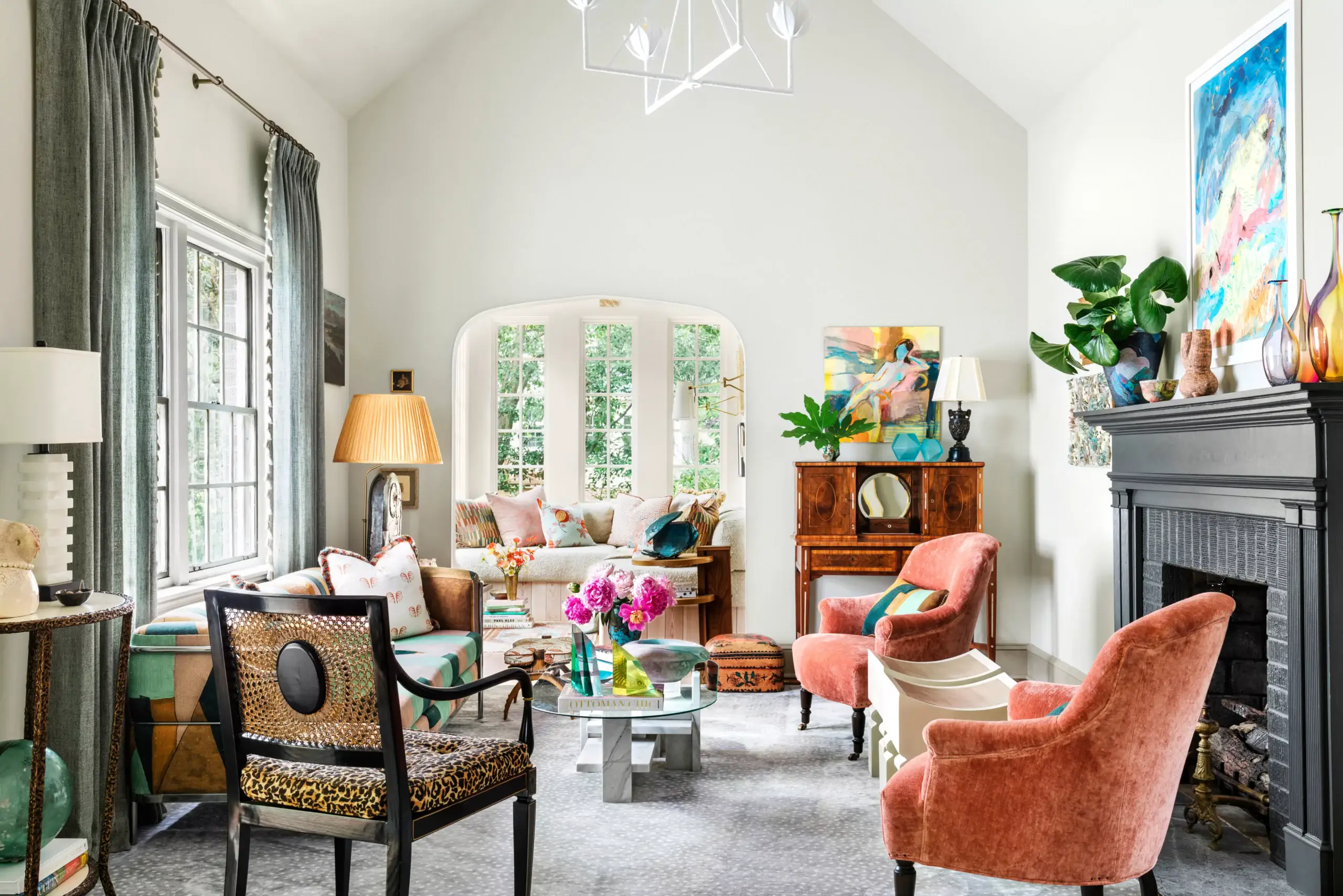 What Is the Retro Glamour Aesthetic? 10 Ideas to Embrace This Luxurious Look